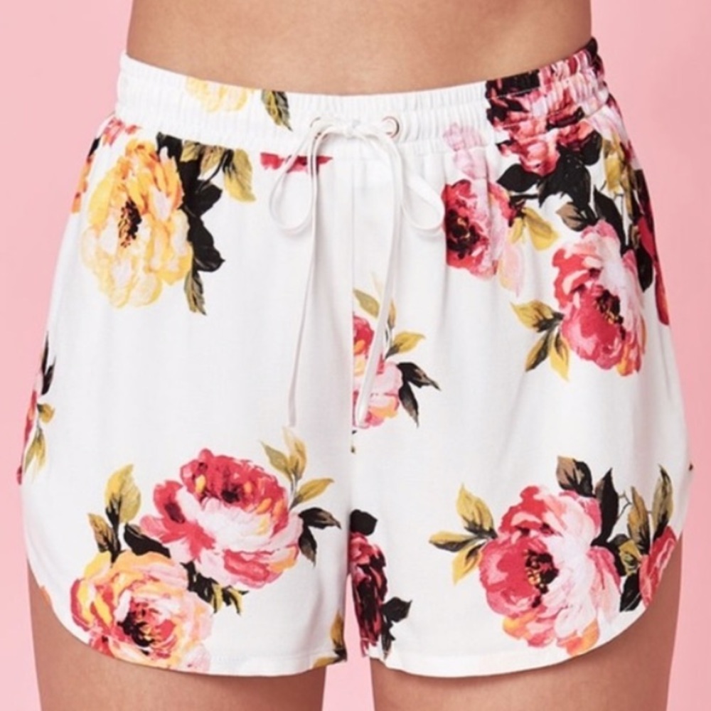 Kendall & Kylie floral shorts